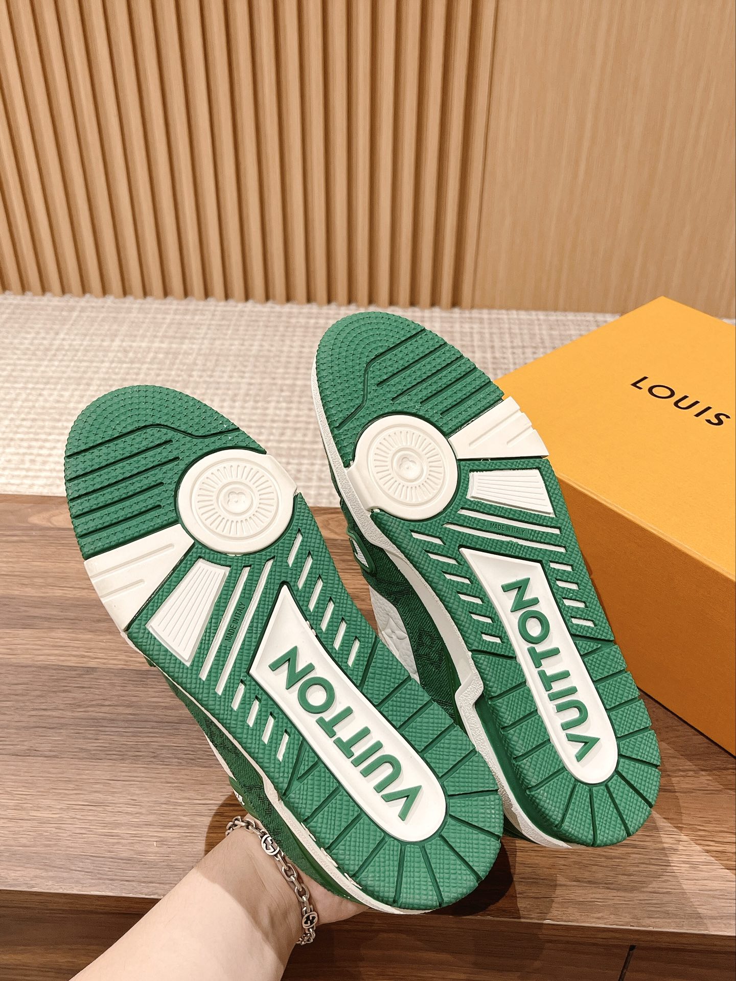 Couple's ðð¿ð®ð¶ð»ð²ð¿ series latest sports shoes