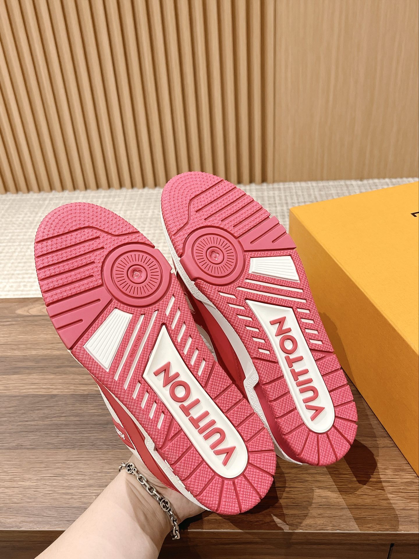 Couple's ðð¿ð®ð¶ð»ð²ð¿ series latest sports shoes