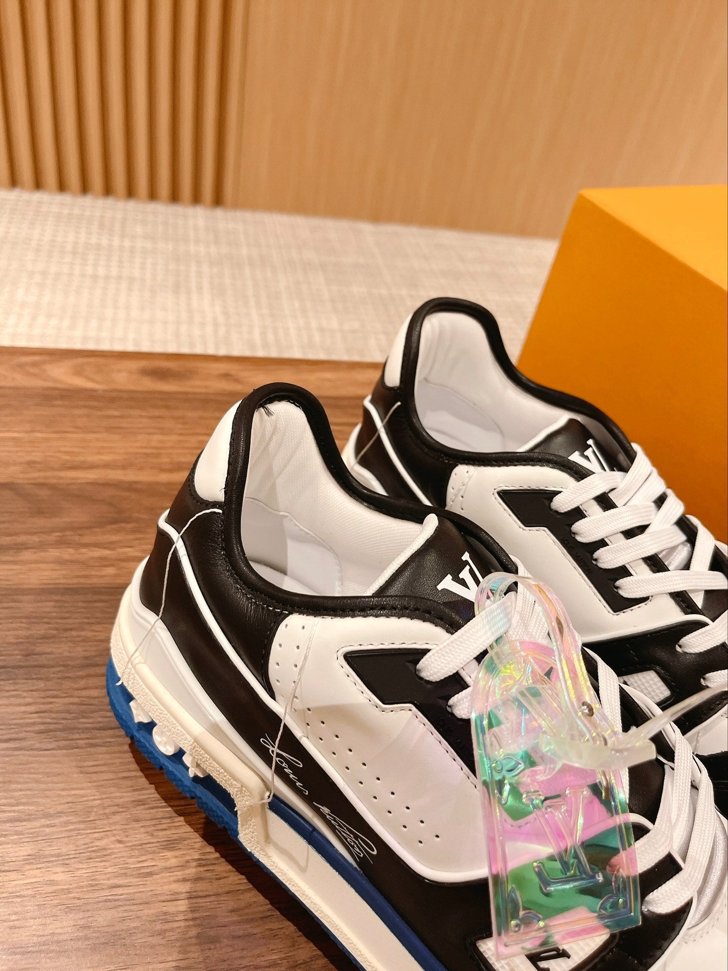 Couple's ðð¿ð®ð¶ð»ð²ð¿ series latest sports shoes