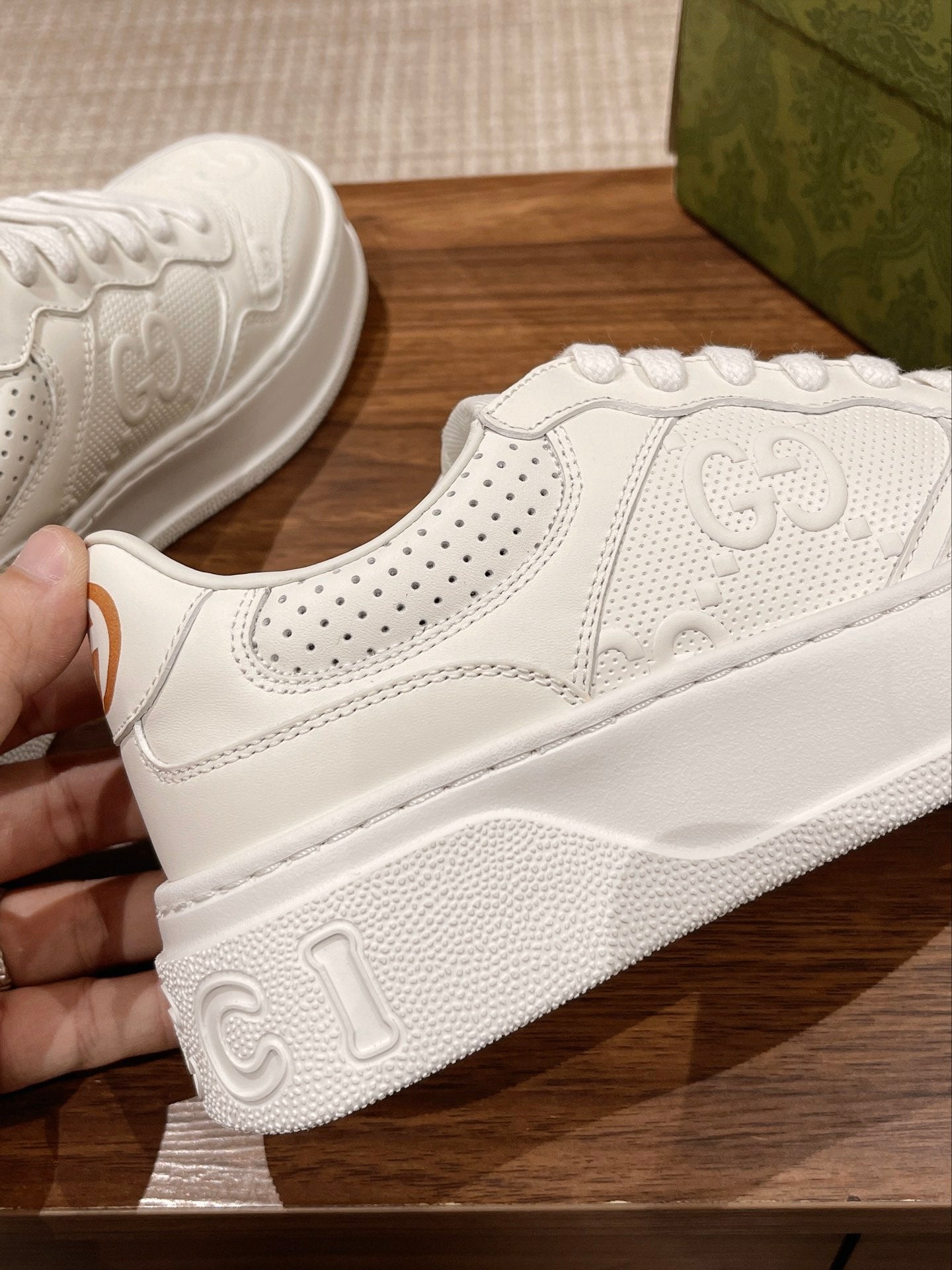 Couple's 𝐂𝐡𝐮𝐧𝐤𝐲 latest biscuit shoes