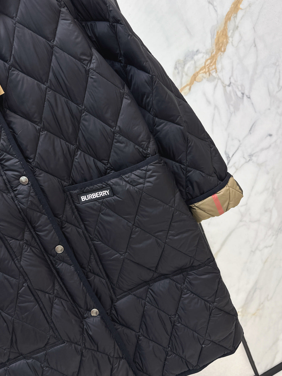 Bur New Diamond-patterned mid-length down jacket