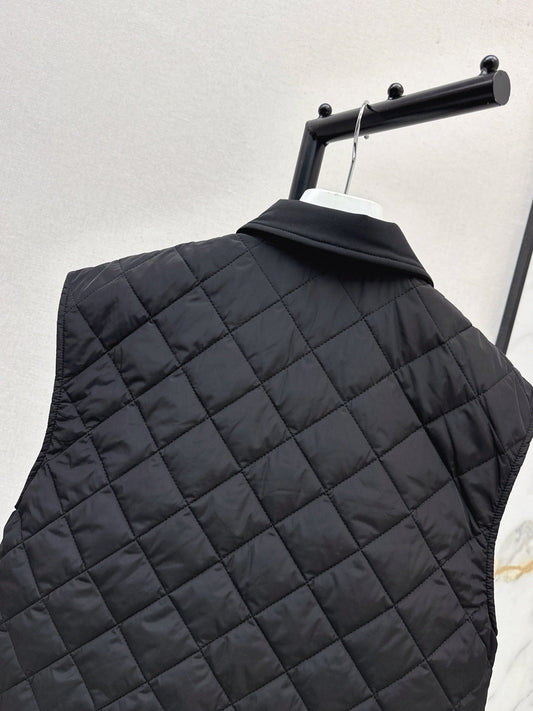 Monc New Diamond-patterned lightweight lapel padded vest