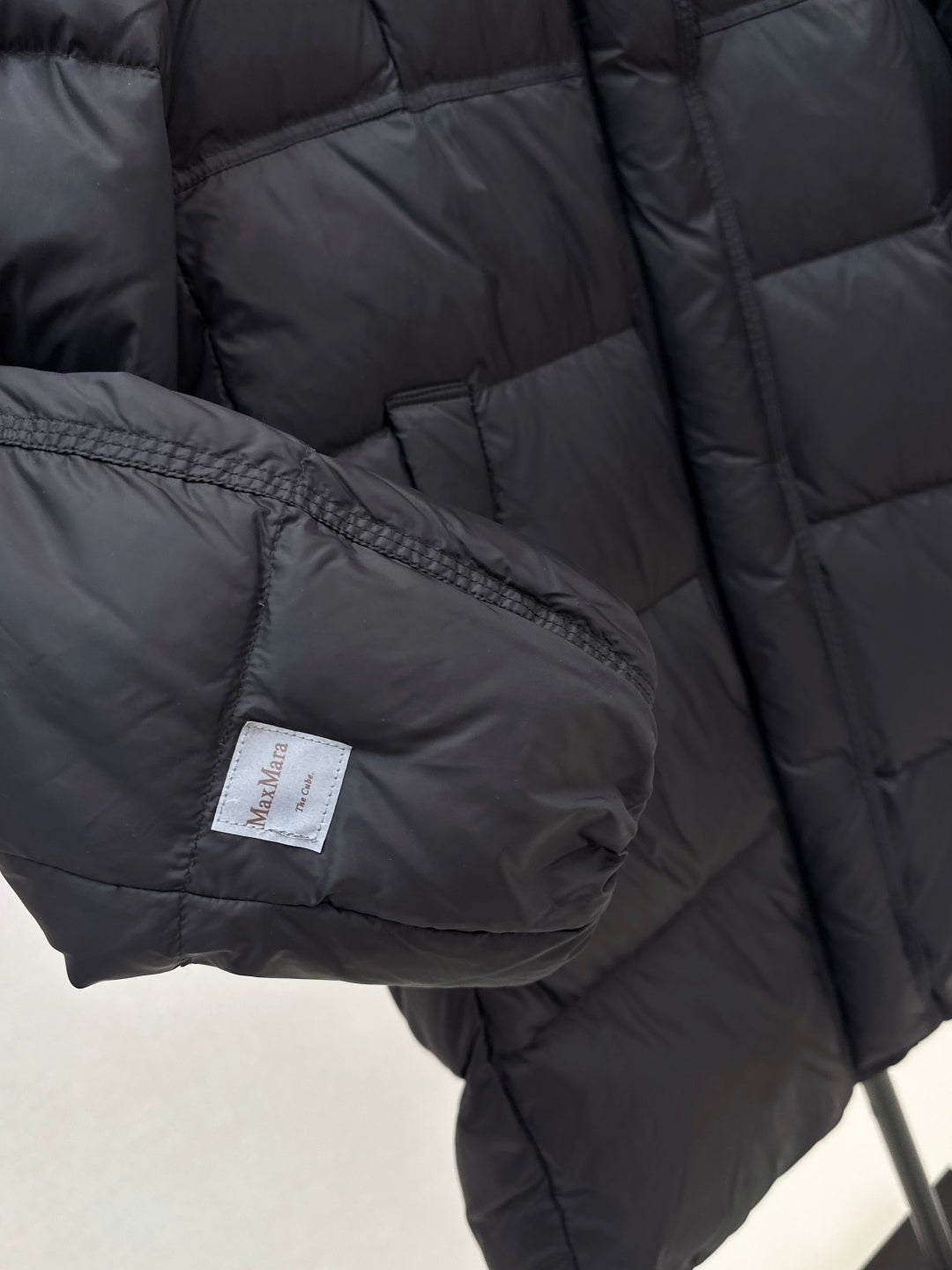 Max New hooded mid-length down jacket