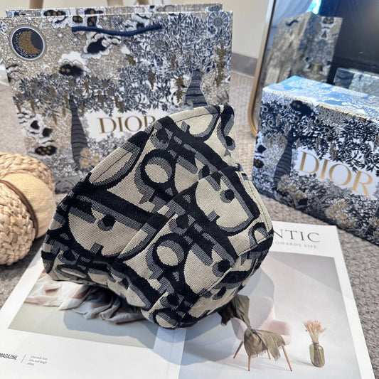 CD classic aged bucket hat