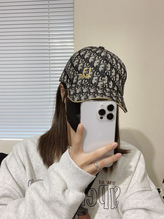 CD New embroidered baseball cap