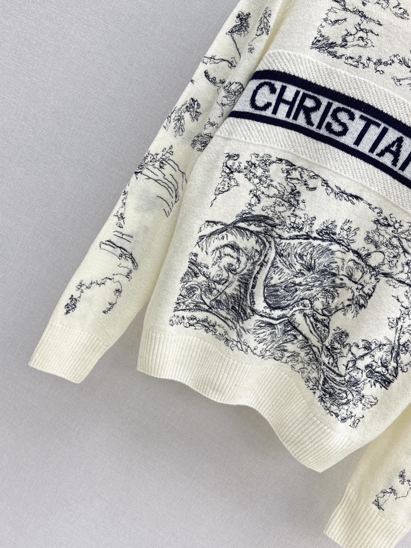 CD NEW knitted sweater