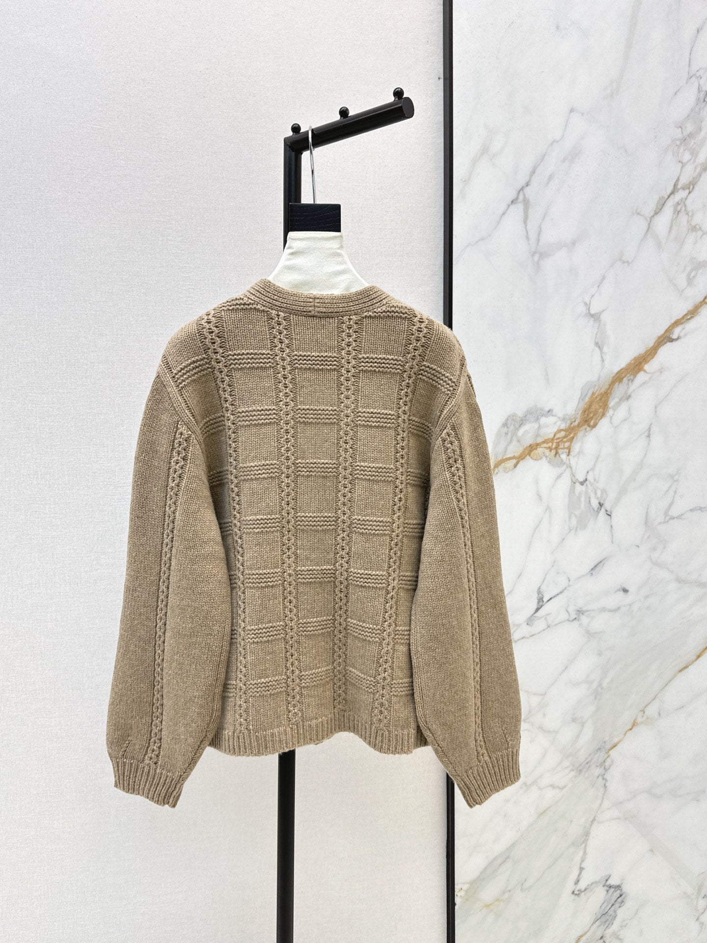 Va1 NEW V-neck cardigan