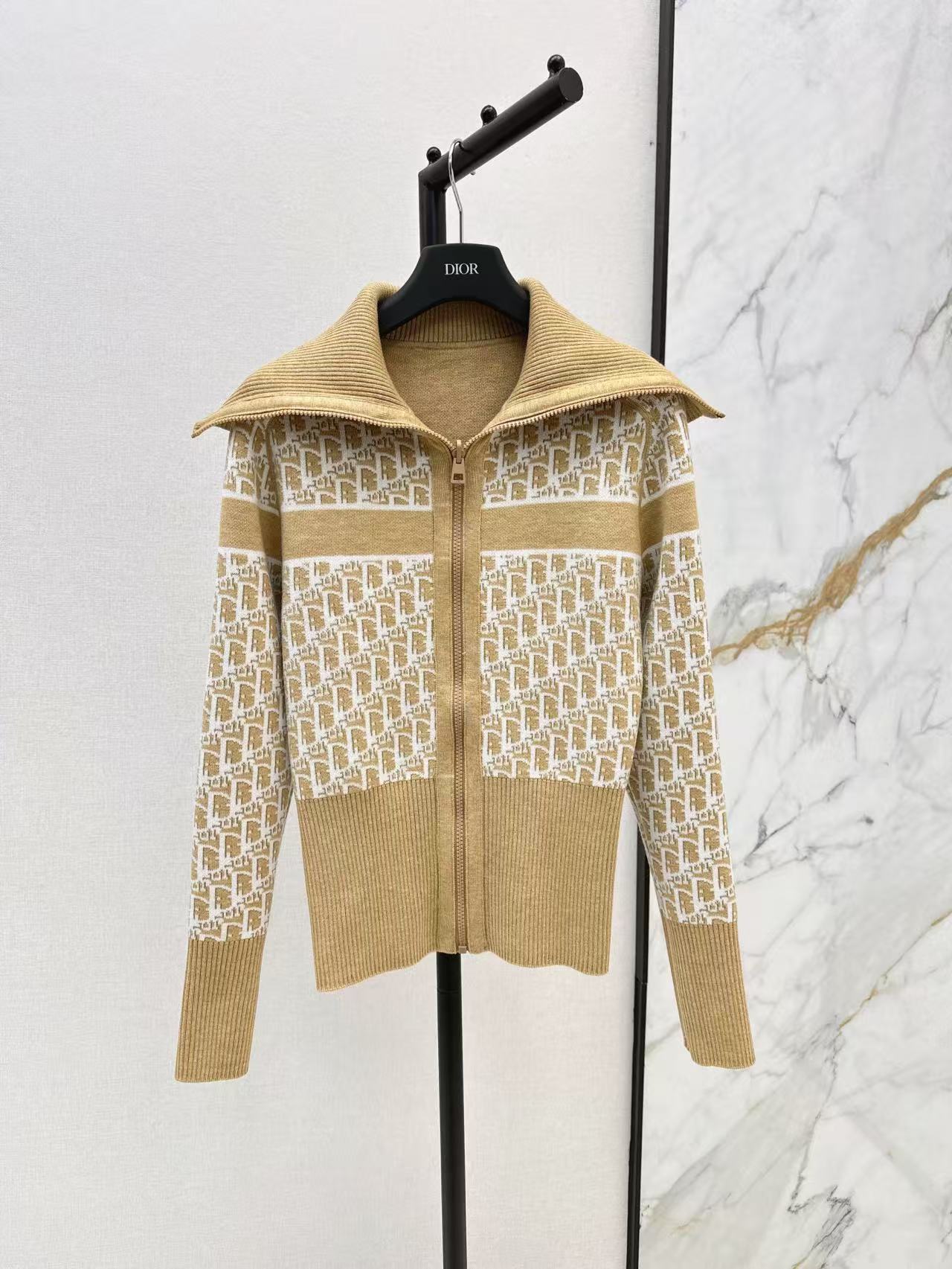 CD NEW Reversible cashmere jacket