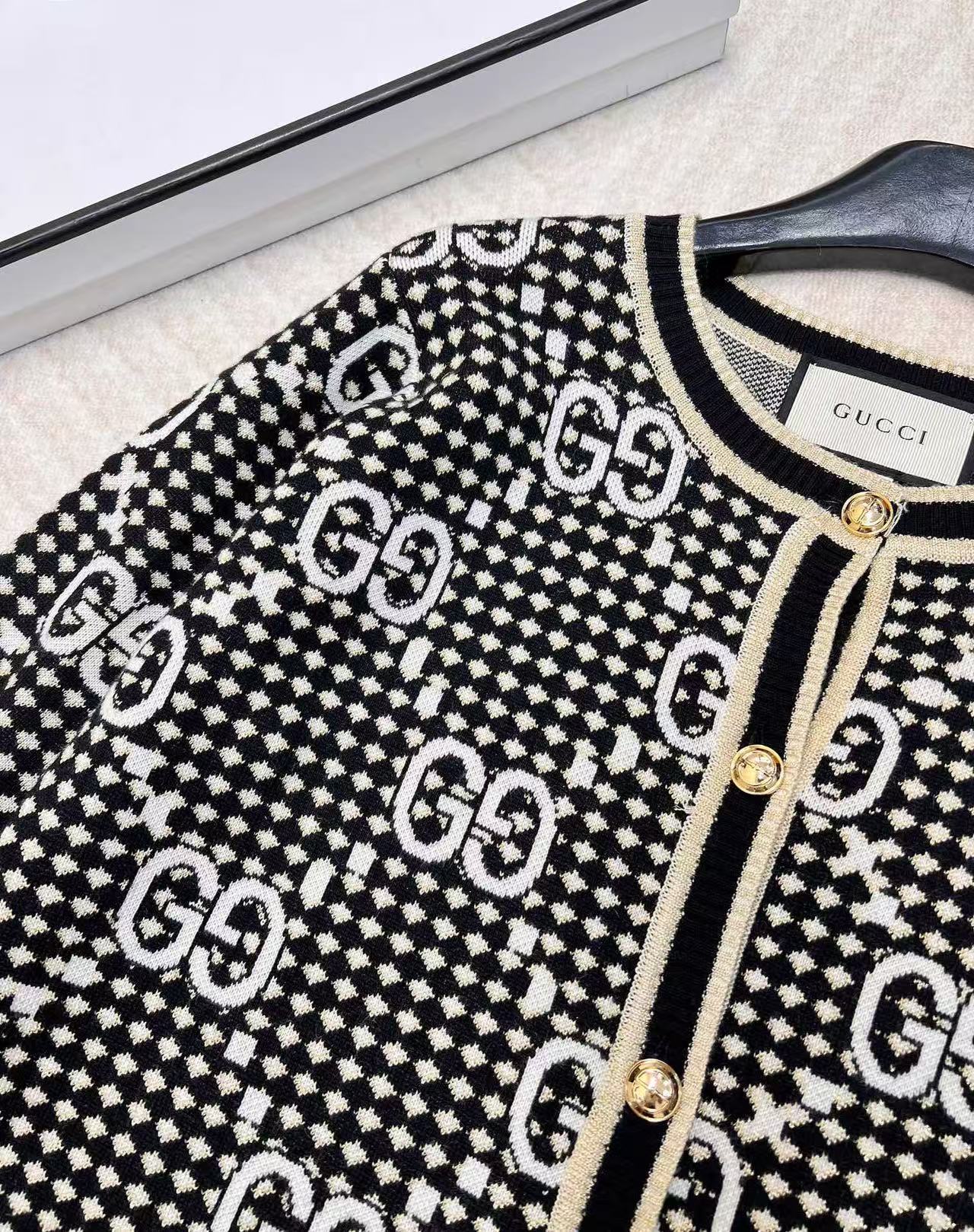 Guc NEW knitted cardigan