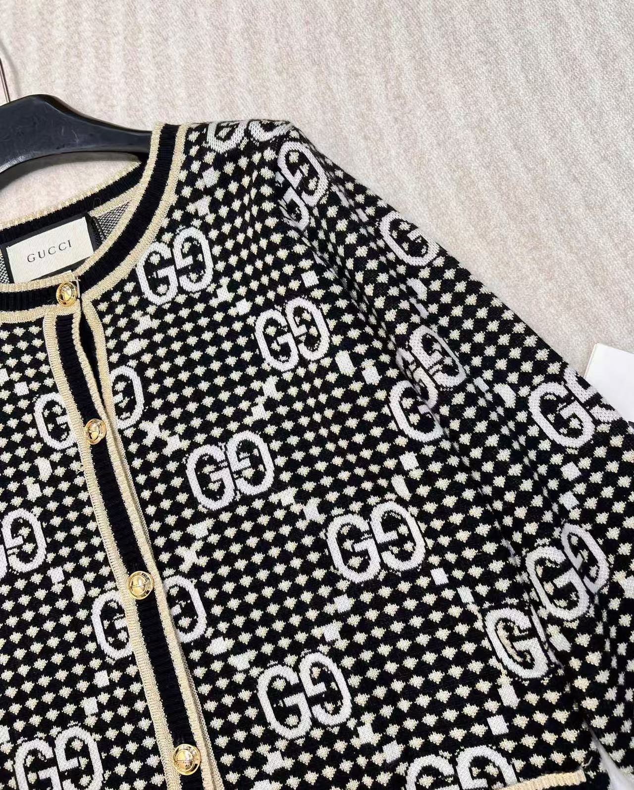 Guc NEW knitted cardigan