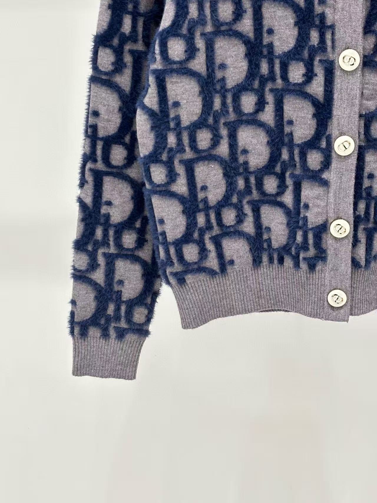 CD NEW knitted cardigan