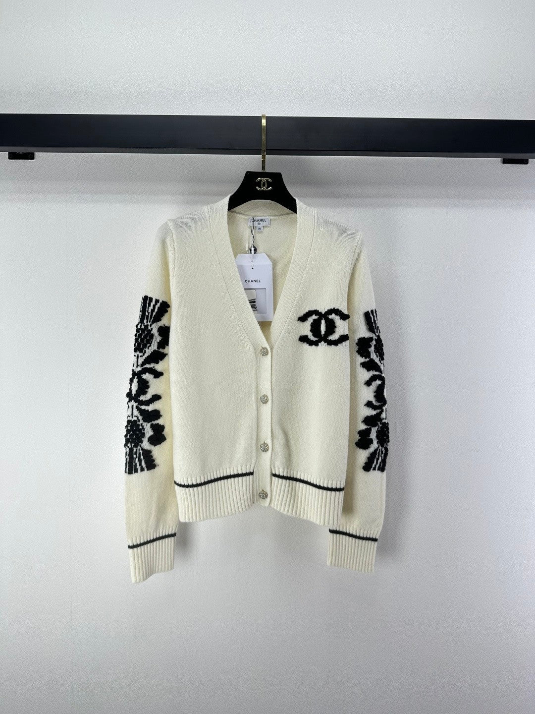 Chan NEW V-neck knitted cardigan