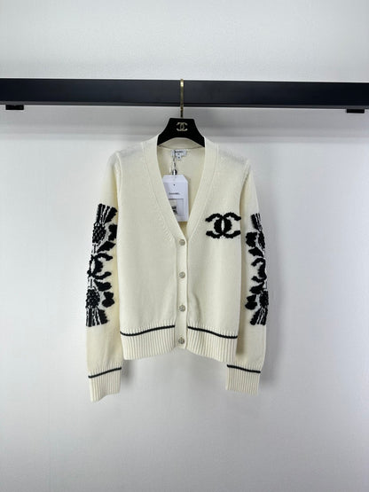 Chan NEW V-neck knitted cardigan
