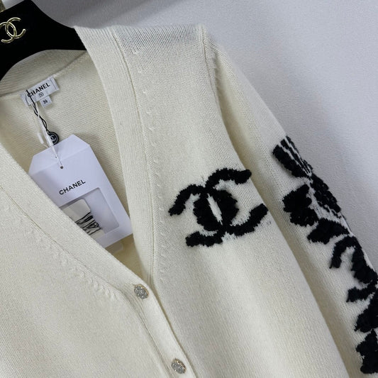 Chan NEW V-neck knitted cardigan