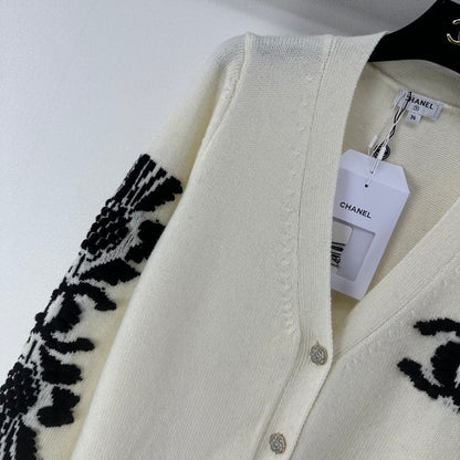 Chan NEW V-neck knitted cardigan