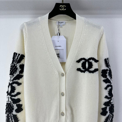 Chan NEW V-neck knitted cardigan