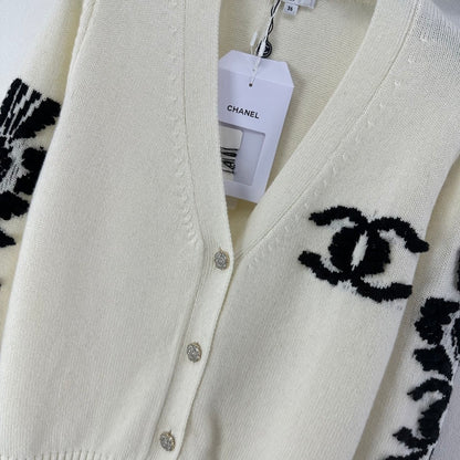 Chan NEW V-neck knitted cardigan