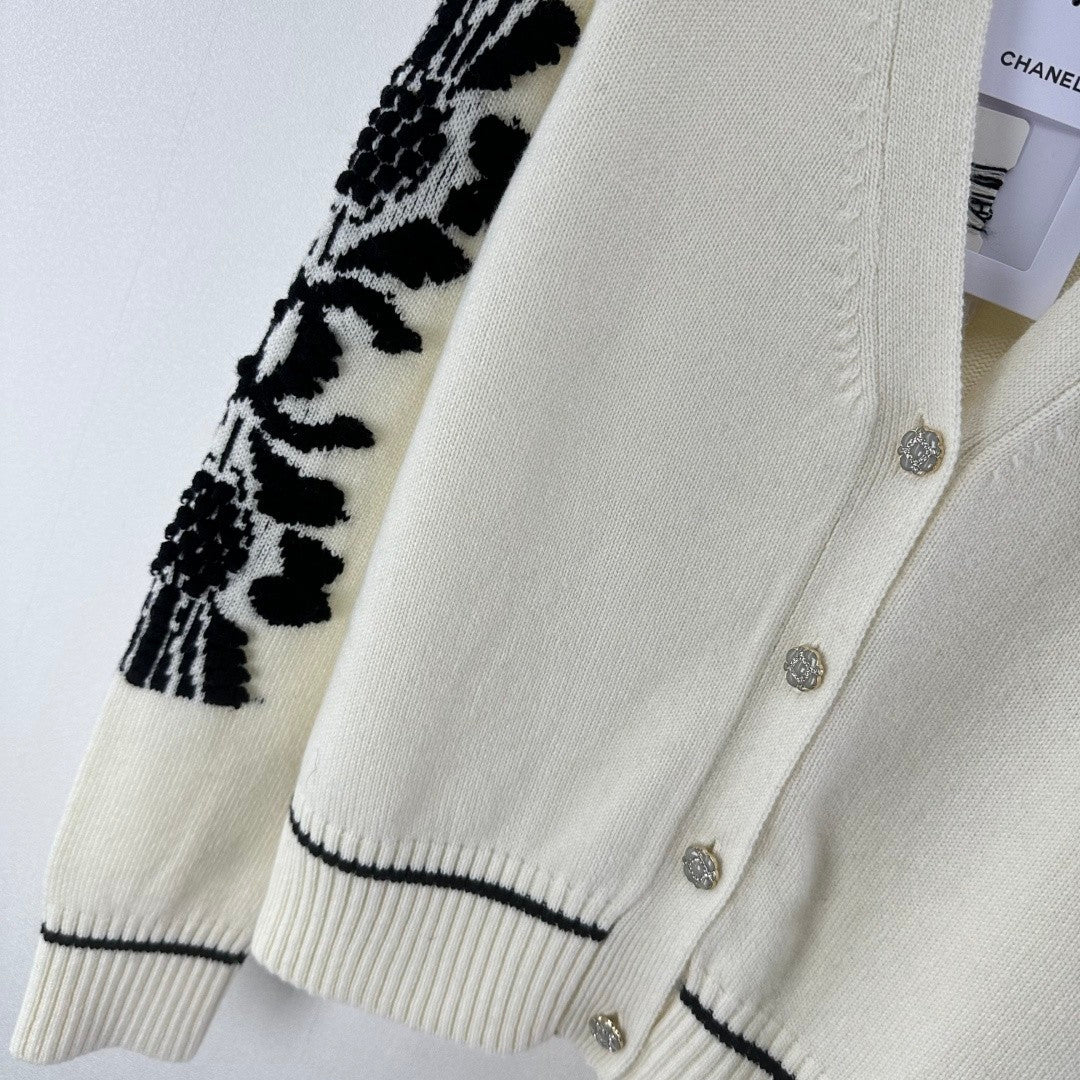 Chan NEW V-neck knitted cardigan