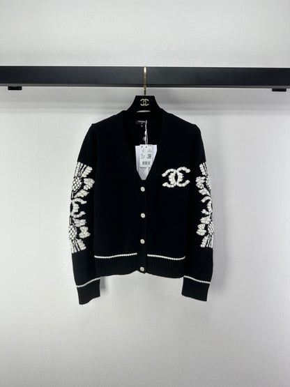 Chan NEW V-neck knitted cardigan