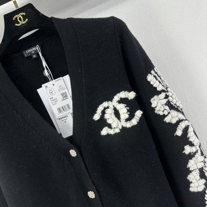 Chan NEW V-neck knitted cardigan