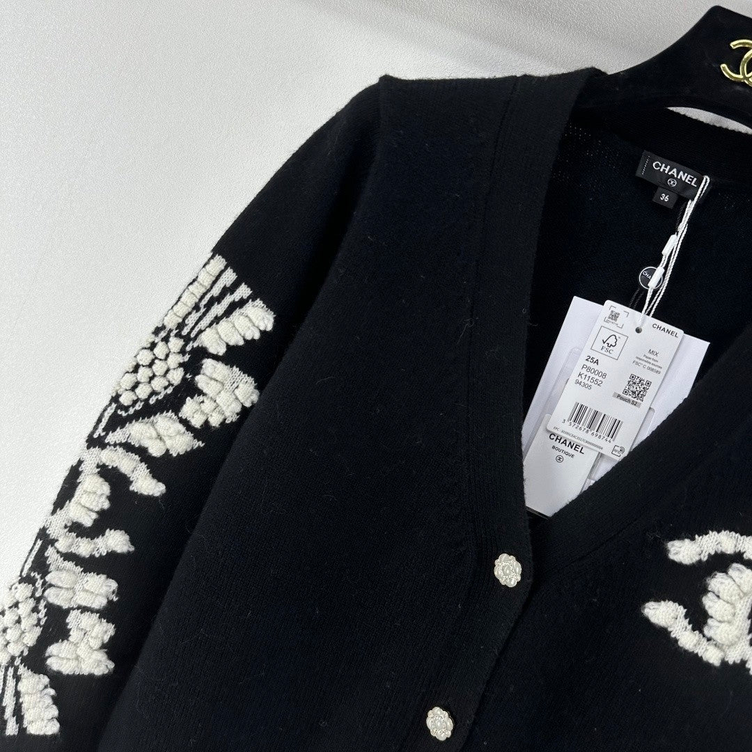 Chan NEW V-neck knitted cardigan