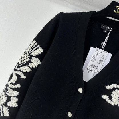 Chan NEW V-neck knitted cardigan