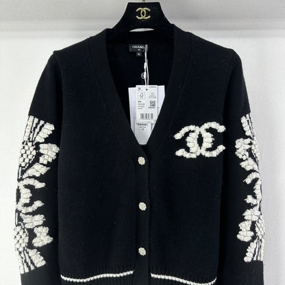 Chan NEW V-neck knitted cardigan