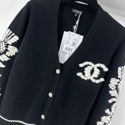 Chan NEW V-neck knitted cardigan