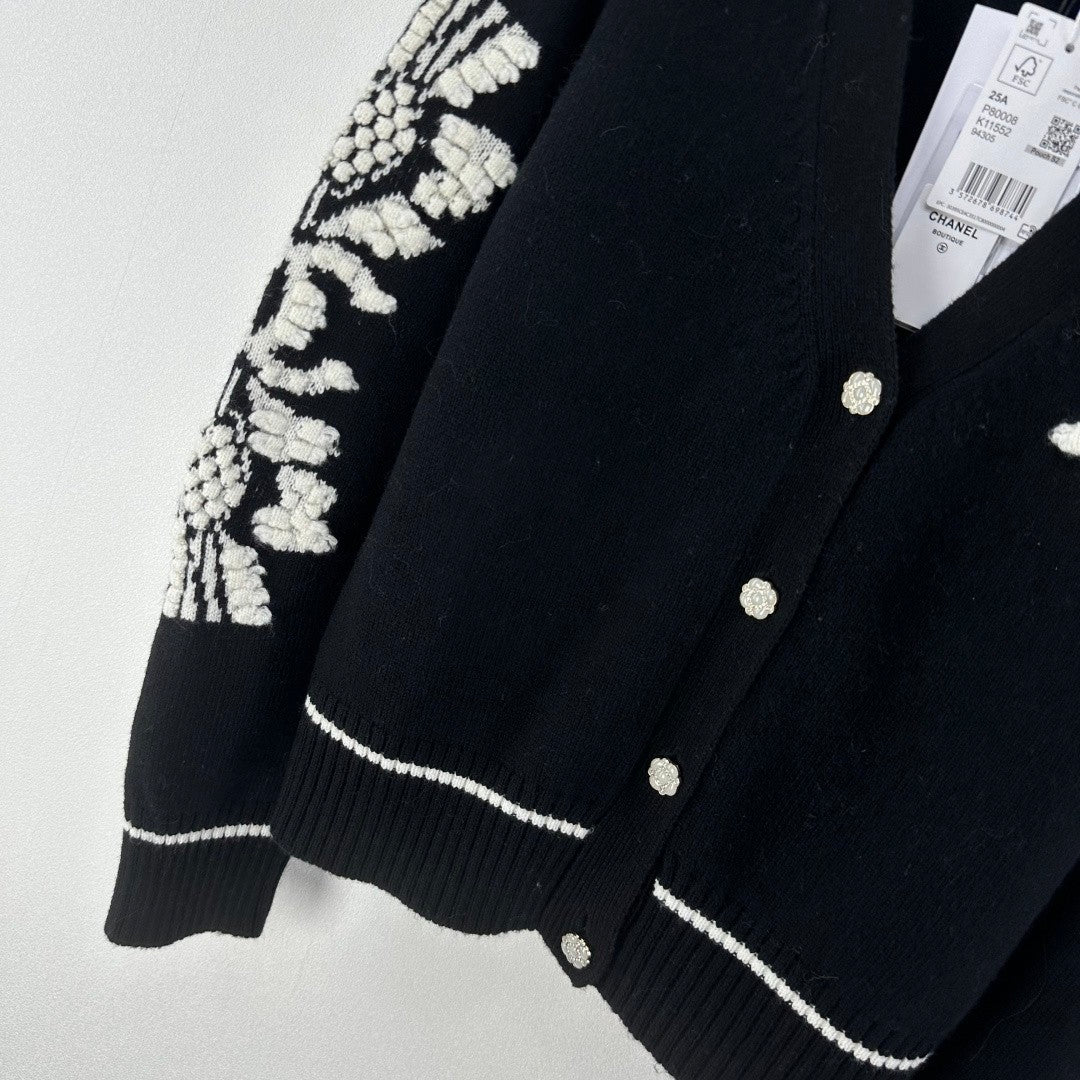 Chan NEW V-neck knitted cardigan