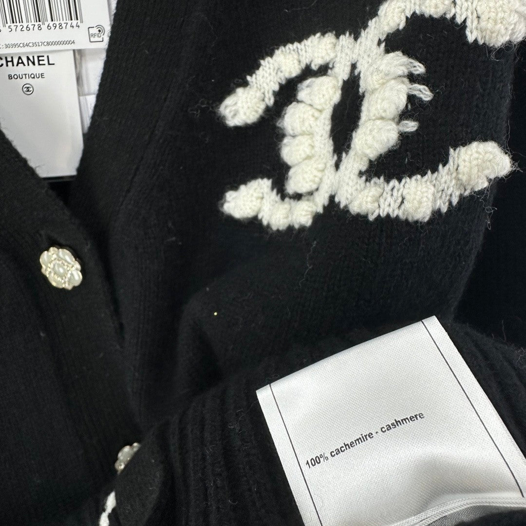 Chan NEW V-neck knitted cardigan