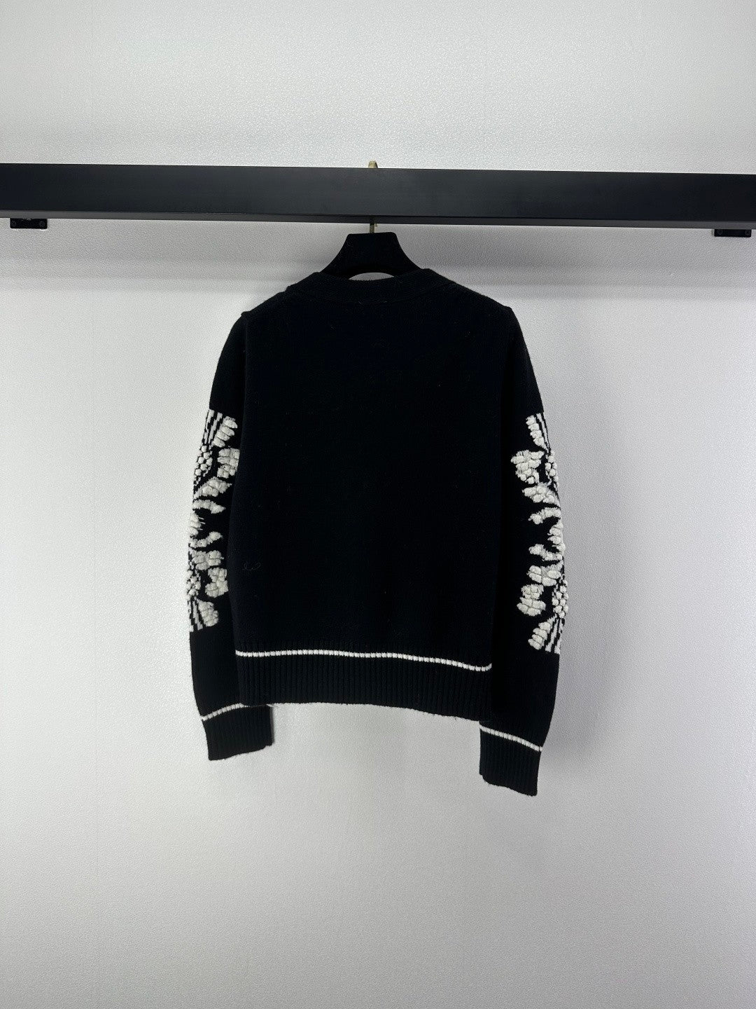 Chan NEW V-neck knitted cardigan