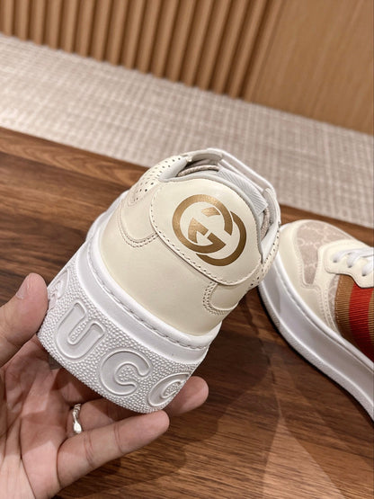 Couple's 𝐂𝐡𝐮𝐧𝐤𝐲  latest biscuit shoes
