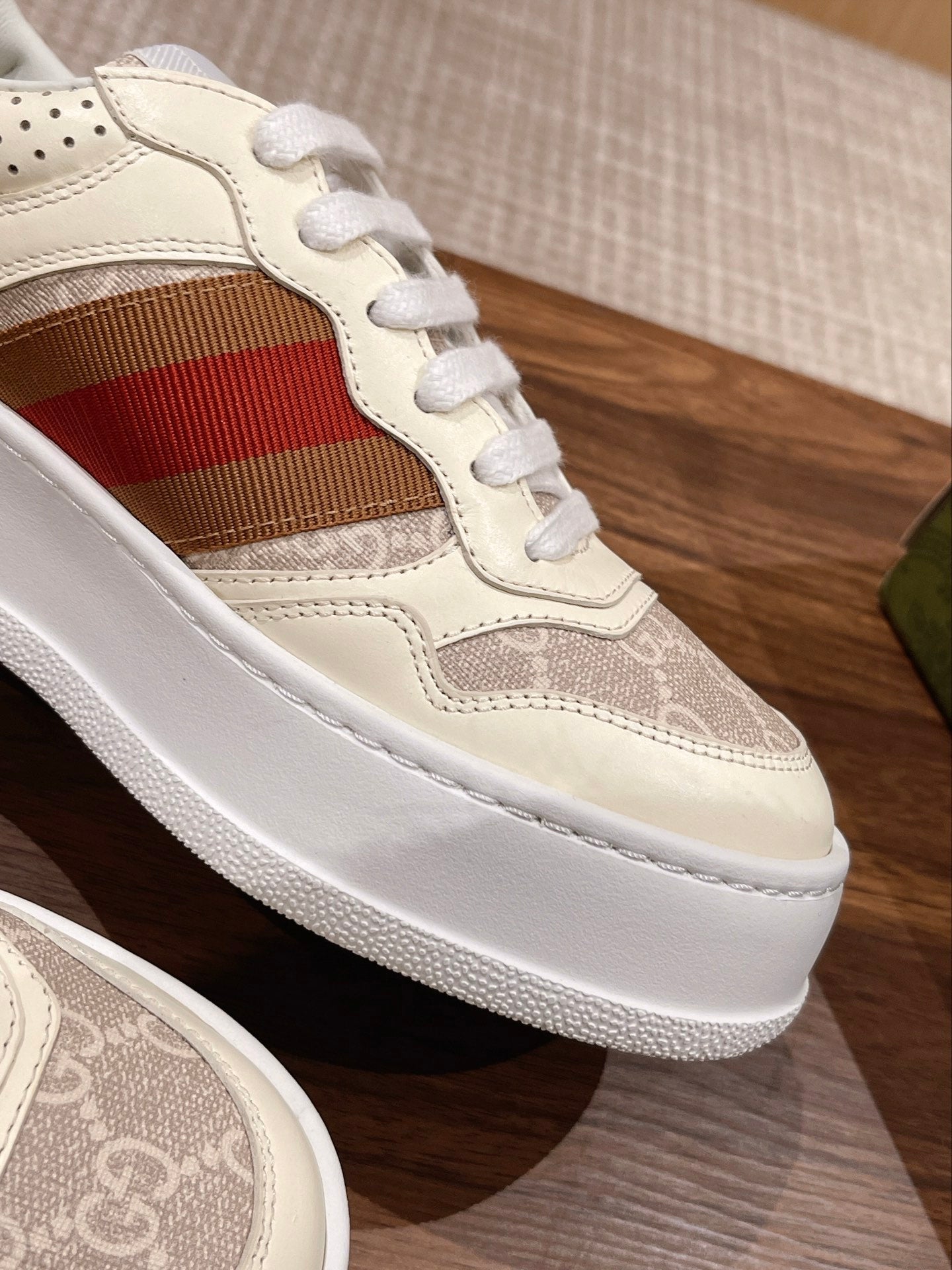 Couple's 𝐂𝐡𝐮𝐧𝐤𝐲  latest biscuit shoes