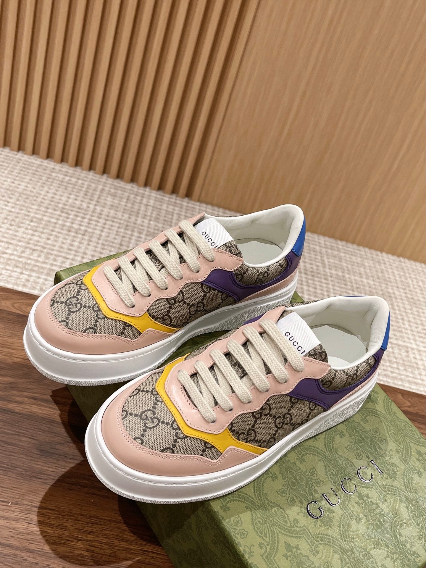 Couple's 𝐂𝐡𝐮𝐧𝐤𝐲  latest biscuit shoes