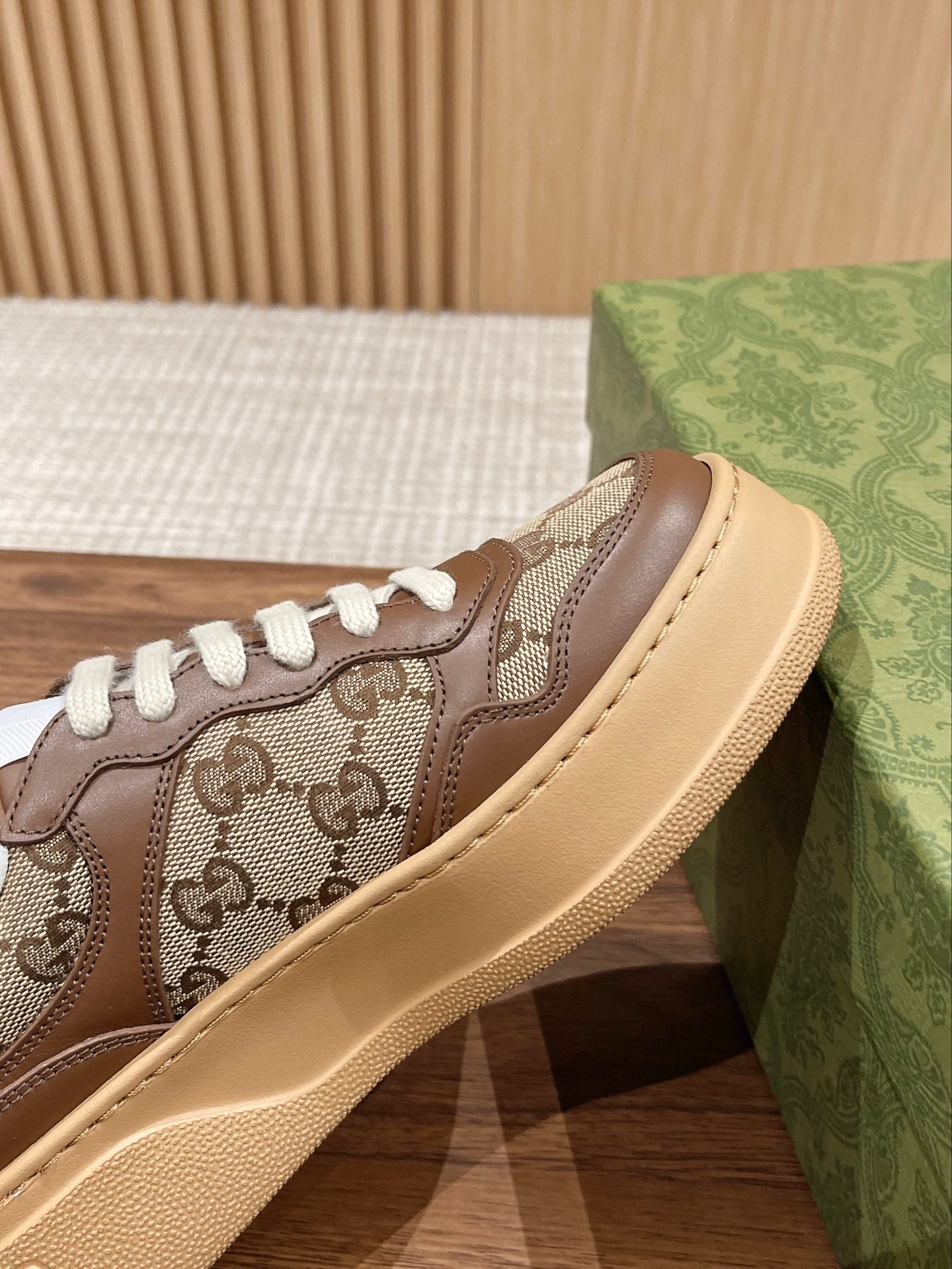 Couple's 𝐂𝐡𝐮𝐧𝐤𝐲  latest biscuit shoes