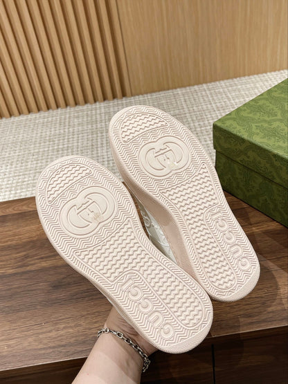 Couple's 𝐂𝐡𝐮𝐧𝐤𝐲  latest biscuit shoes