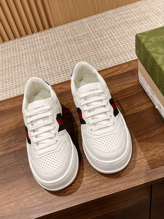 Couple's 𝐂𝐡𝐮𝐧𝐤𝐲  latest biscuit shoes