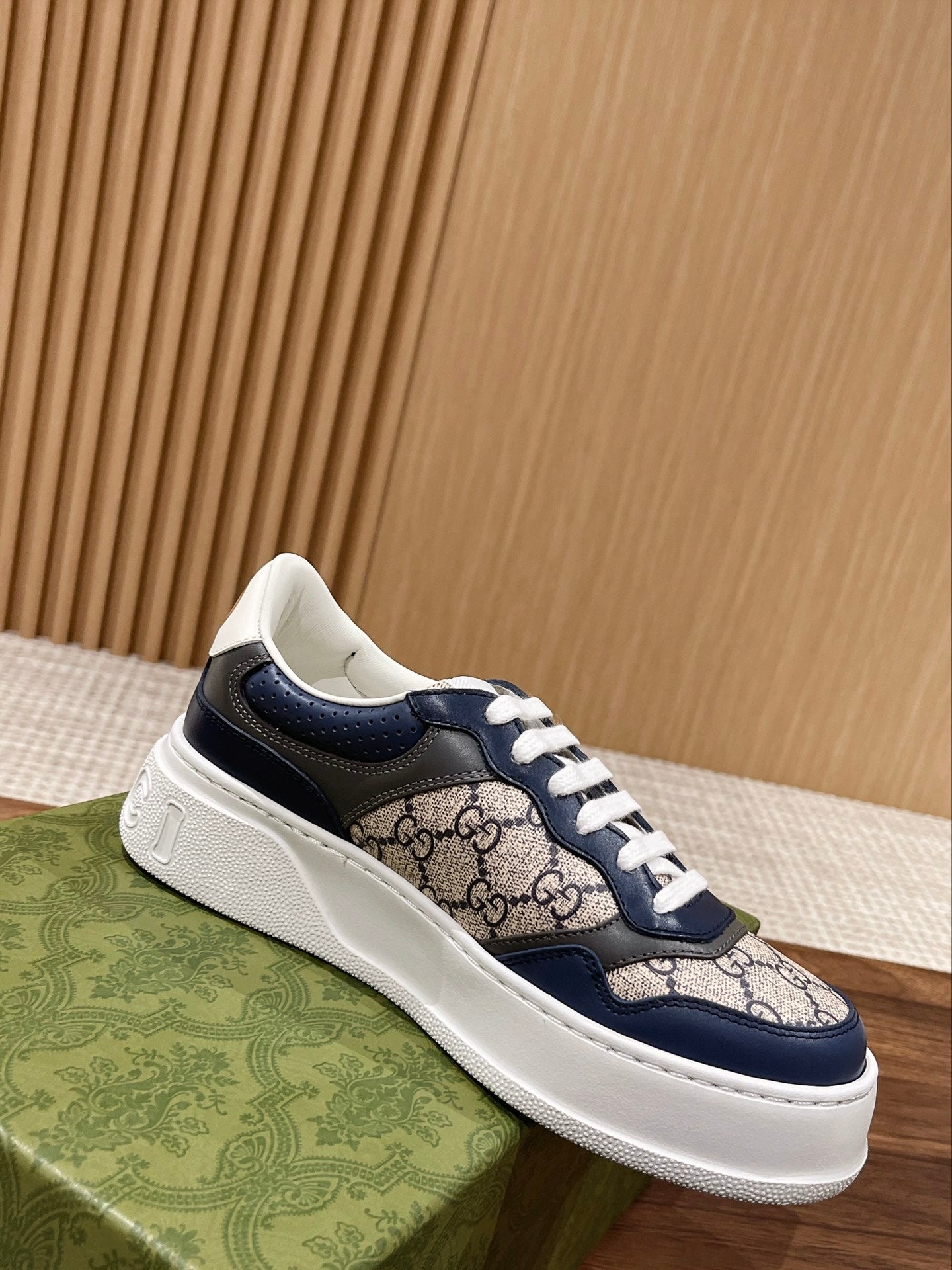 Couple's 𝐂𝐡𝐮𝐧𝐤𝐲  latest biscuit shoes