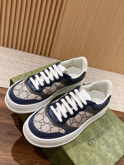 Couple's 𝐂𝐡𝐮𝐧𝐤𝐲  latest biscuit shoes