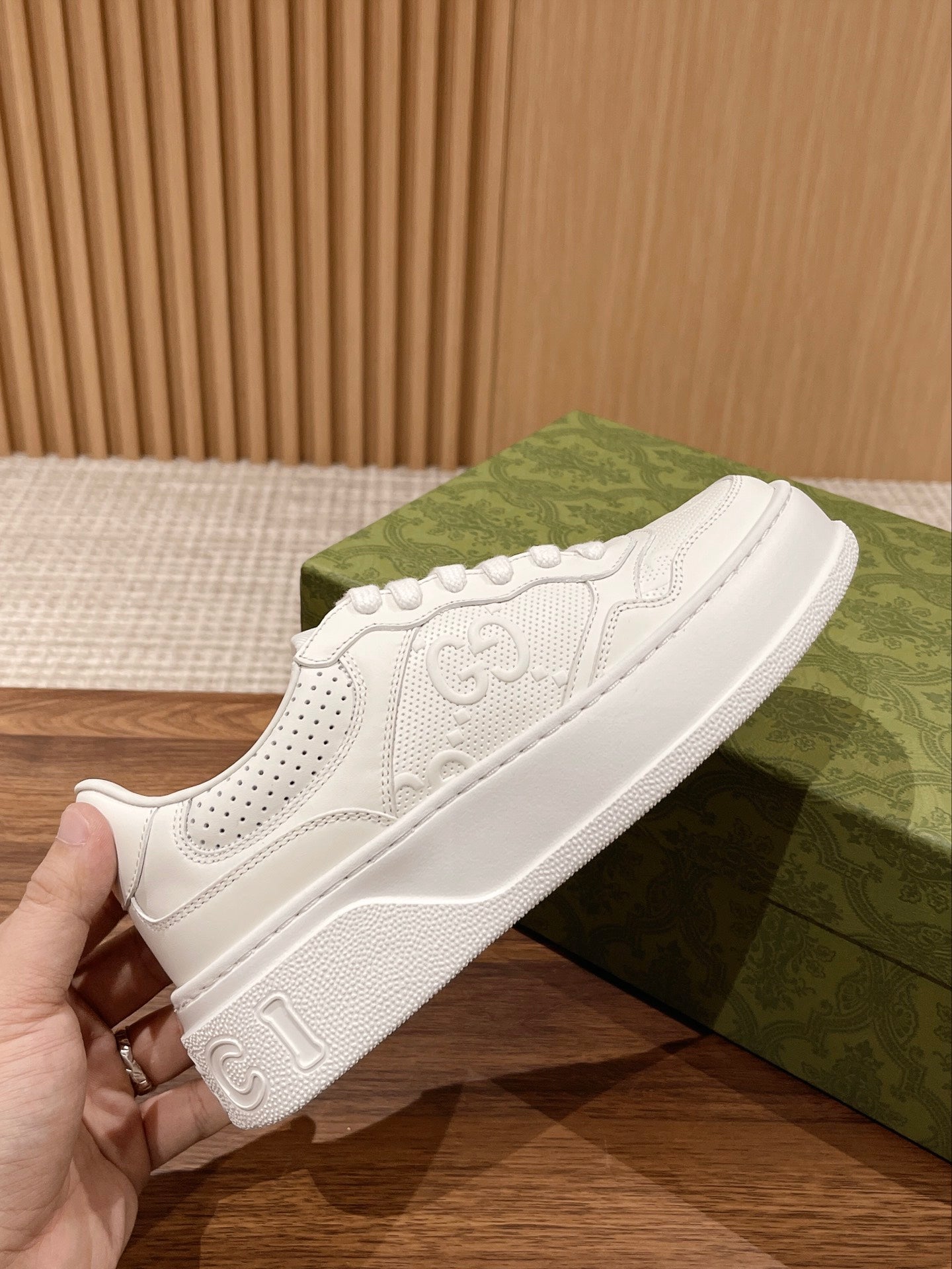 Couple's 𝐂𝐡𝐮𝐧𝐤𝐲  latest biscuit shoes