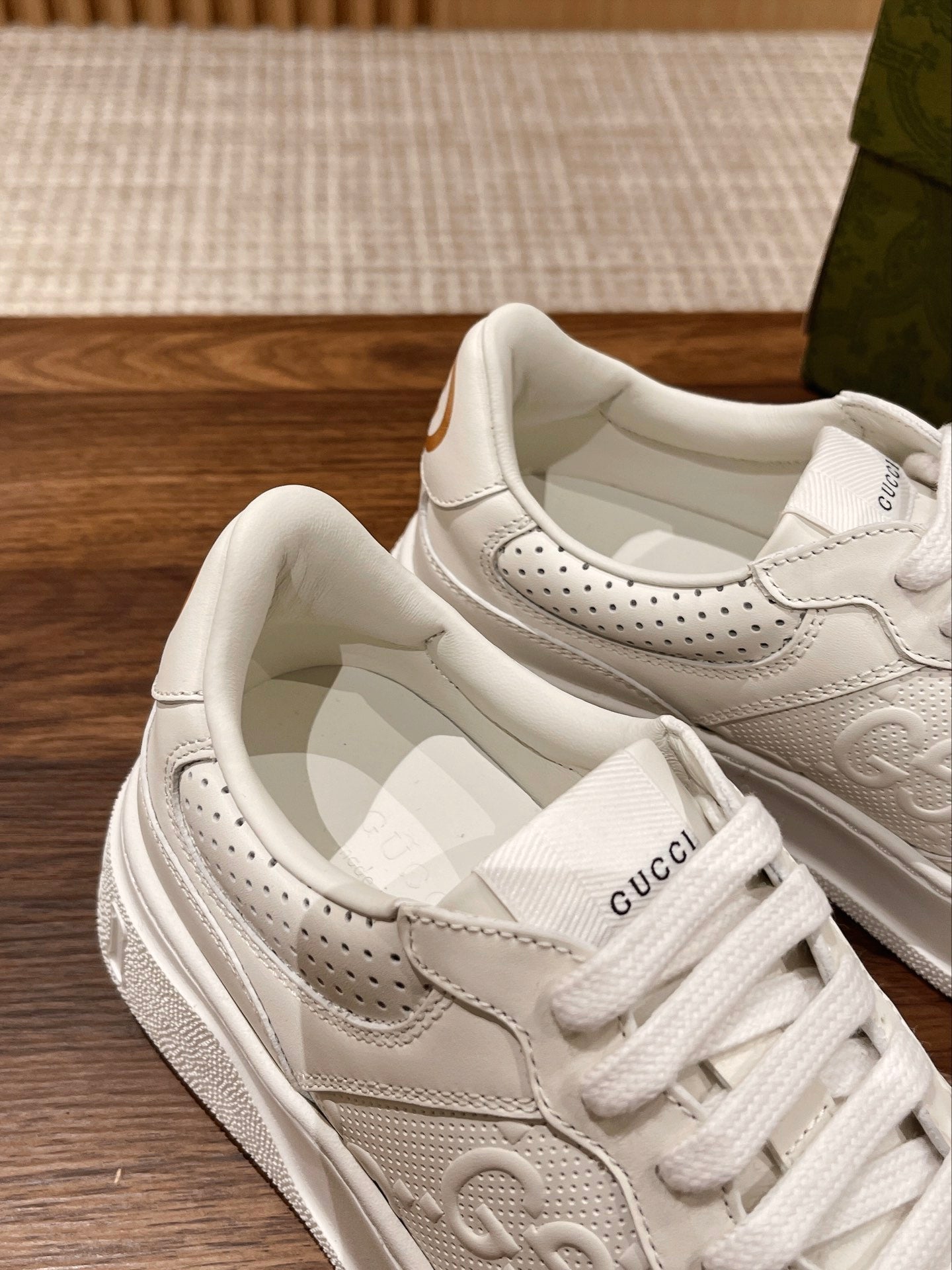 Couple's 𝐂𝐡𝐮𝐧𝐤𝐲  latest biscuit shoes