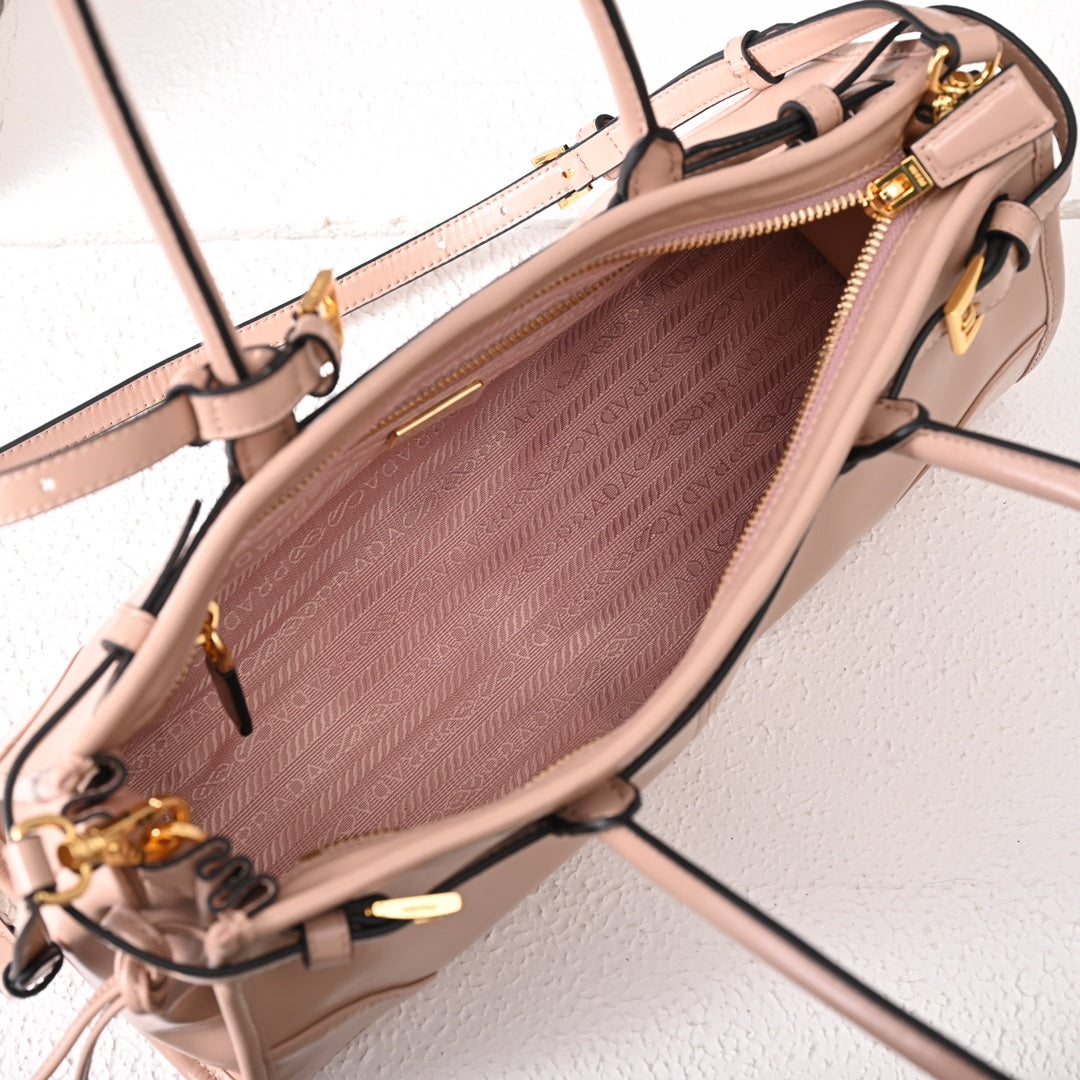 PD LuxSoft Medium leather handbag