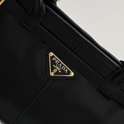 PD LuxSoft Medium leather handbag