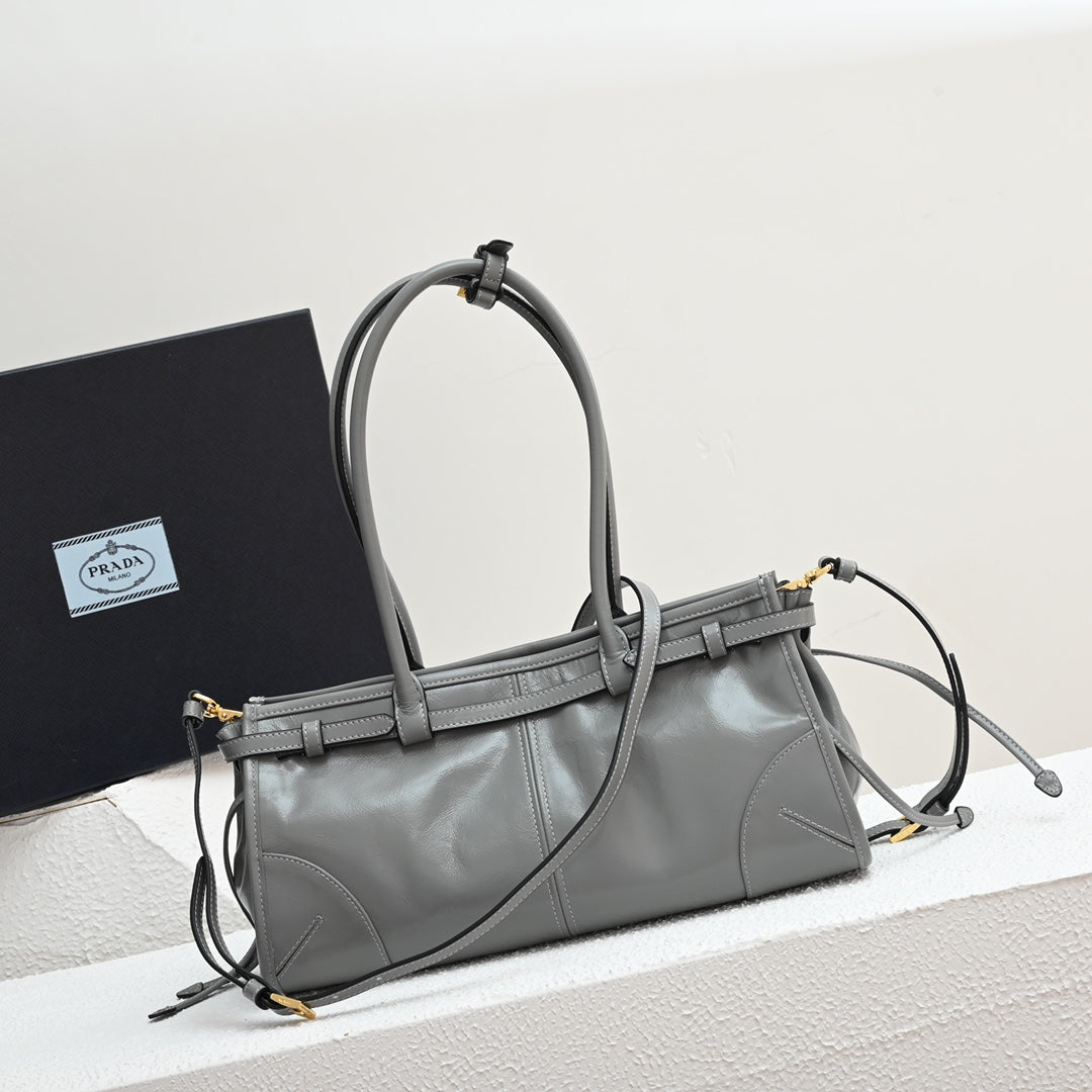 PD LuxSoft Medium leather handbag