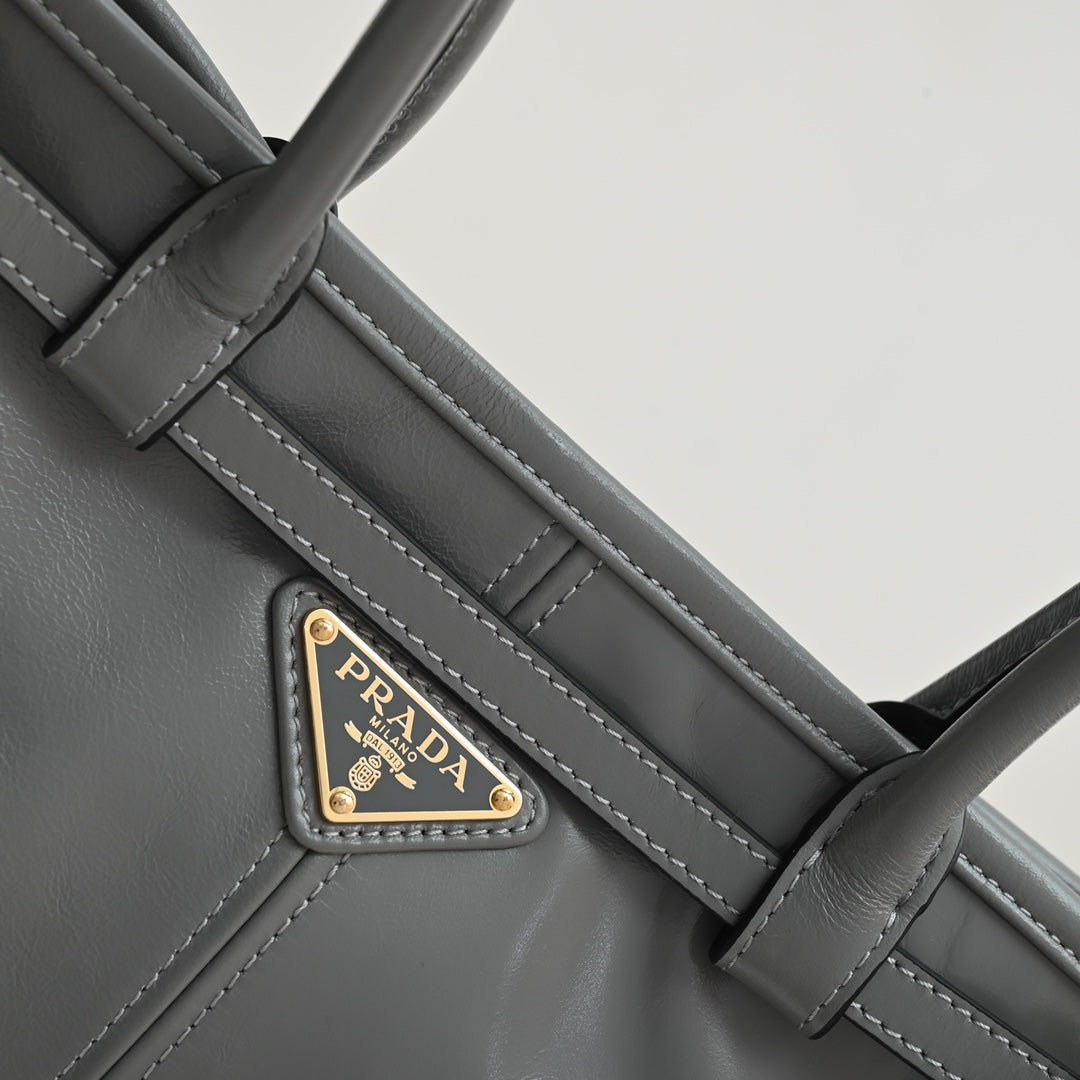 PD LuxSoft Medium leather handbag