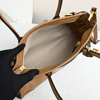 PD LuxSoft Medium leather handbag