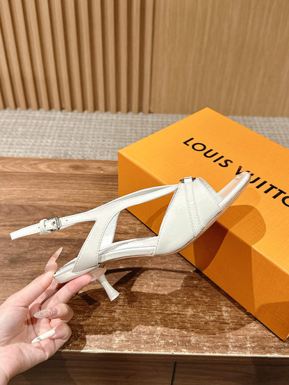 𝐋𝐎𝐔𝐈𝐒*New square buckle