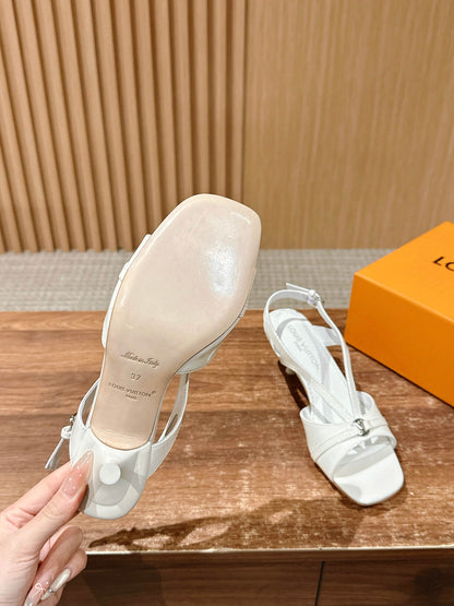 𝐋𝐎𝐔𝐈𝐒*New square buckle