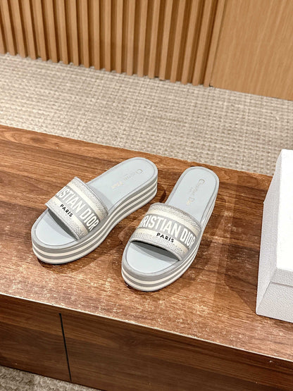 D*New thick-soled slippers