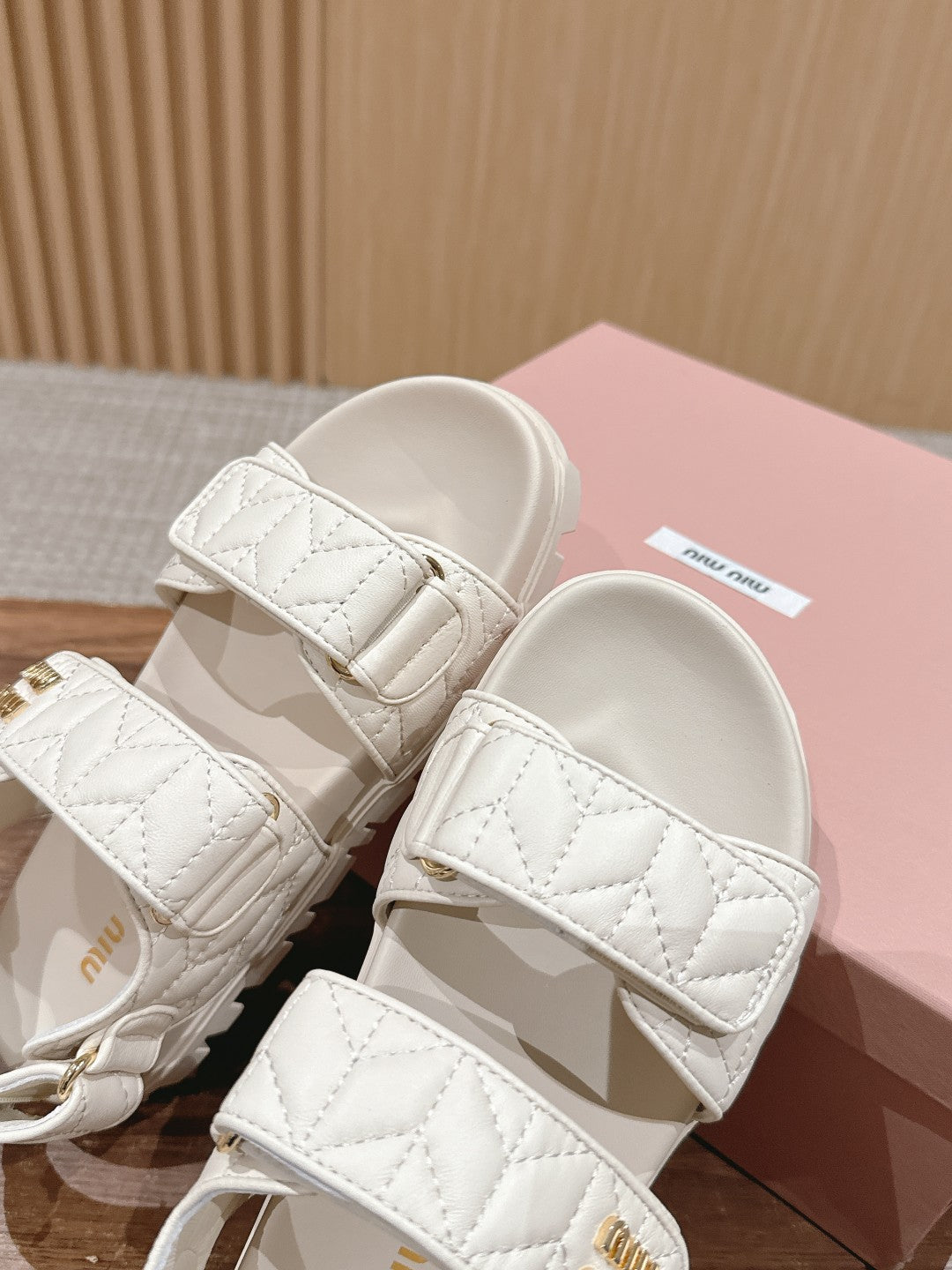 𝐌𝐈*𝐌𝐈* New sandals